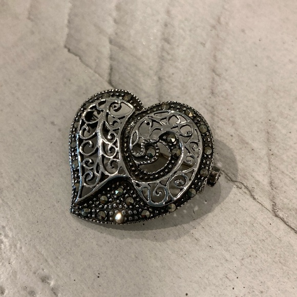 Sterling silver heart pin - Picture 2 of 7